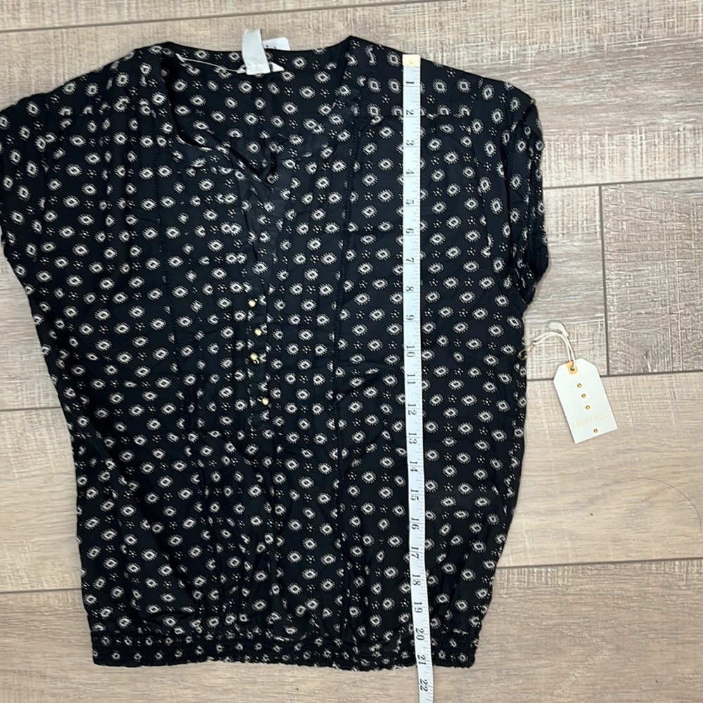 Forever 21 Sleeveless Blouse Gold Button and Lace Detailing Black & Cream SZ S - Picture 11 of 12